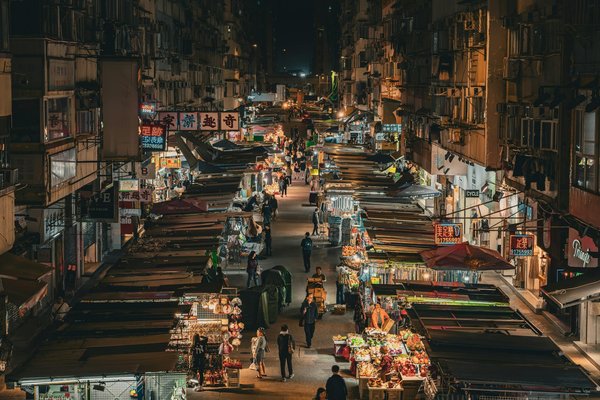 What are the best guided tours for exploring the history of the UK's medieval market towns?
